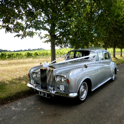 Top tips on hiring the perfect wedding transport
