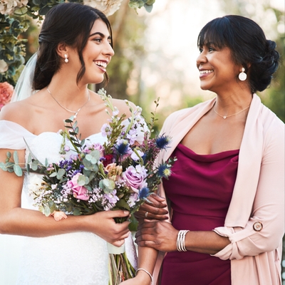 How to find a comfortable yet stylish outfit for the mother-of-the-bride/groom