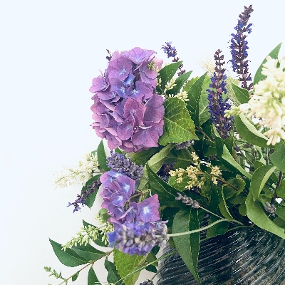 How to incorporate the colour blue into your wedding flowers