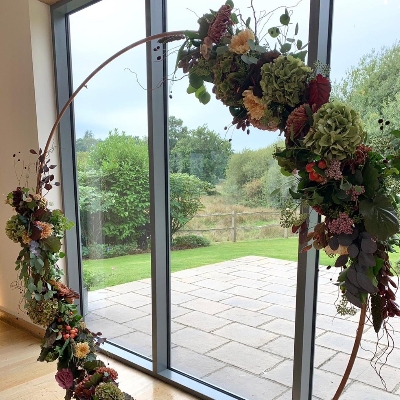 Hannah Martin Flowers is offering a fabulous new moongate frame