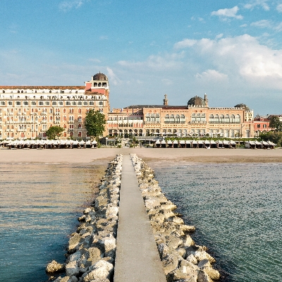Honeymoon News: One of Venice's five-star lagoon hotels has opened its doors