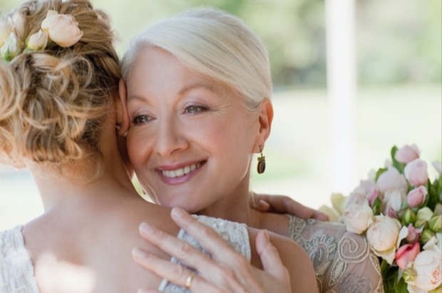 We asked Dee Brain from Serendipity Fashion how your mum can look her big day best: Image 1