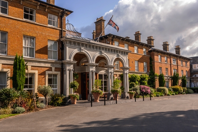 Exterior of Oatlands Park Hotel