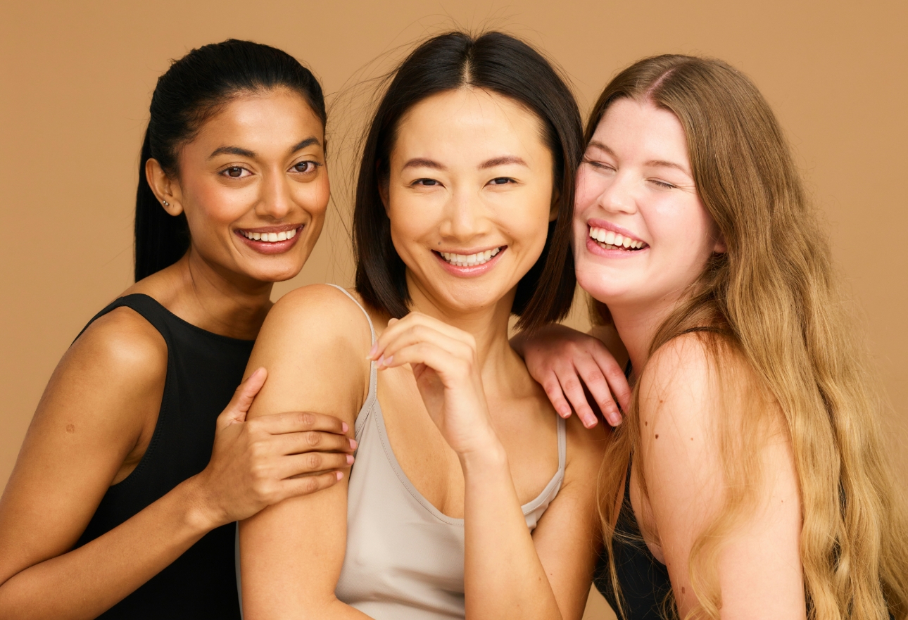 three models bare faced