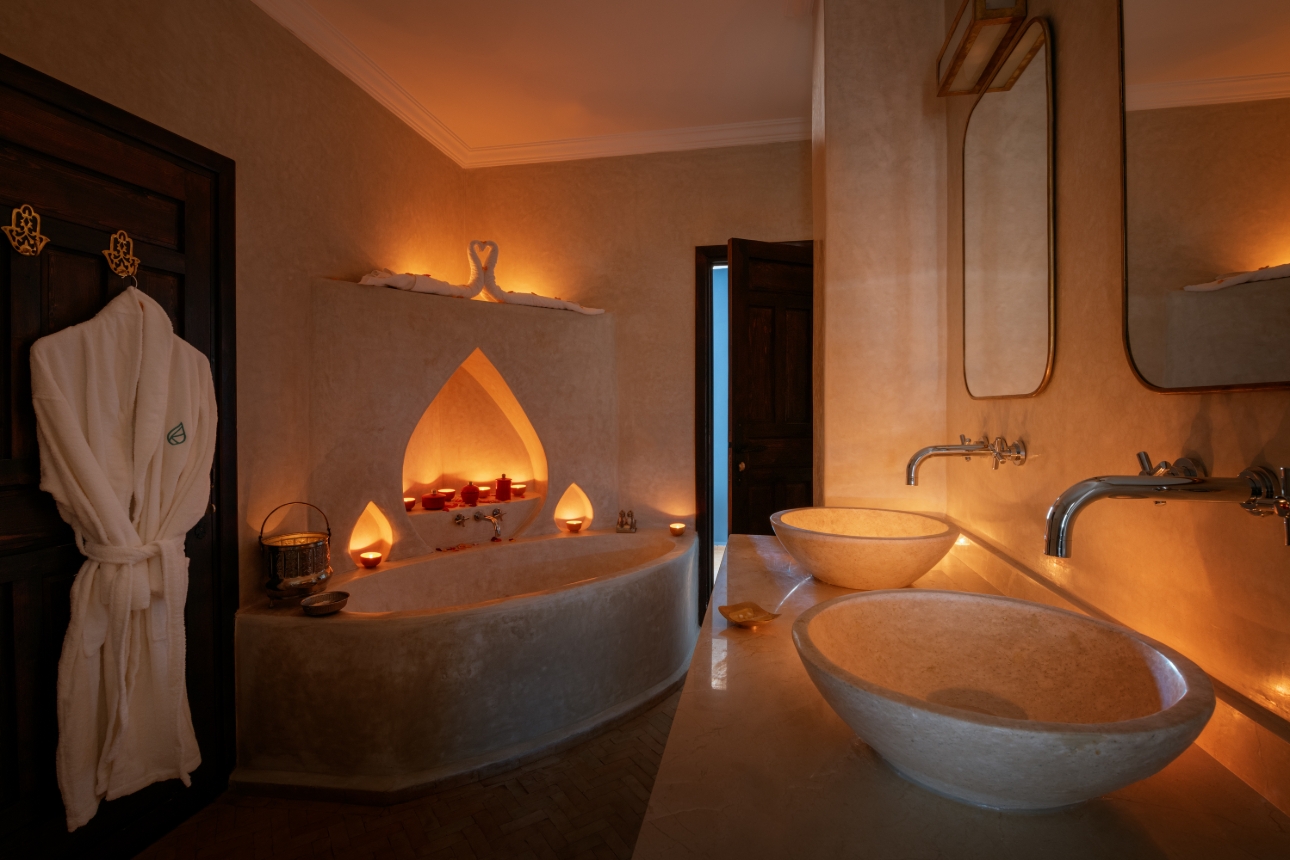 image of a candlit spa like bathroom